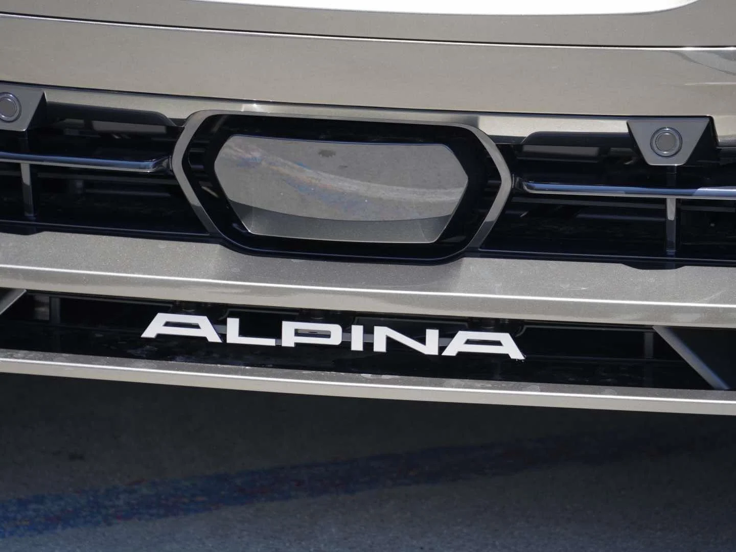 New 2026 ManhattanGreen BMW ALPINA XB7 image 8
