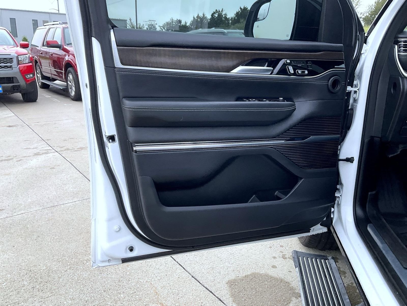 Used 2023 White Jeep Series II image 10