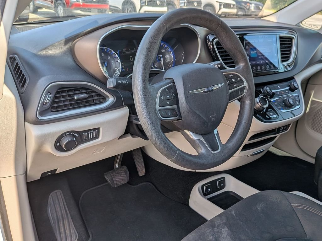 Used 2017 White Chrysler Touring image 35