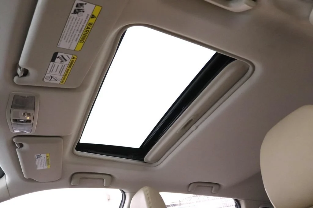 Used 2016 White Mitsubishi GT image 28