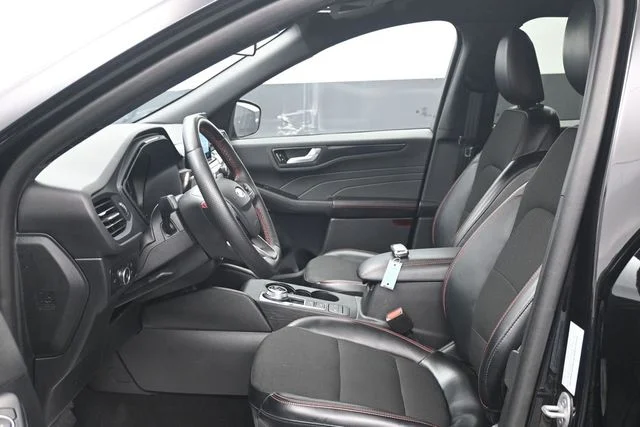 Certified Used 2025 Black Metallic Ford ST-Line Select image 6