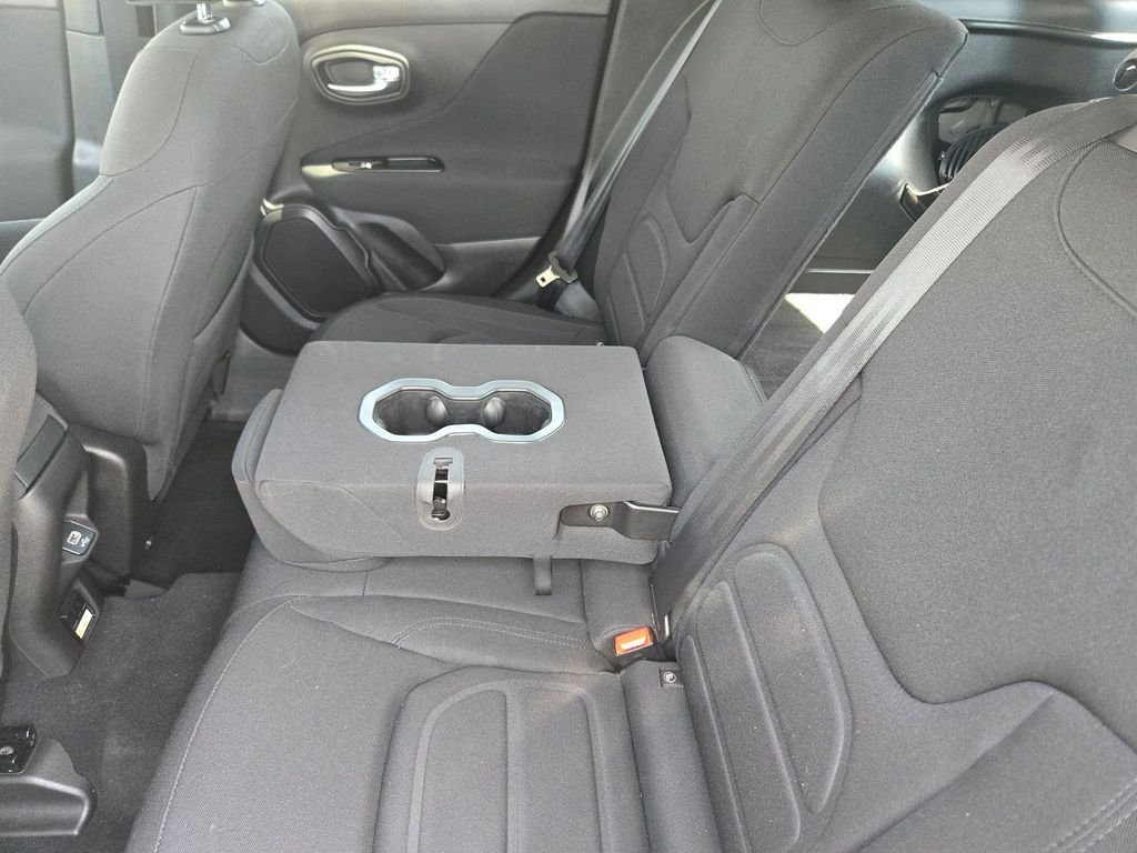 Used 2021 Gray Jeep Latitude image 9