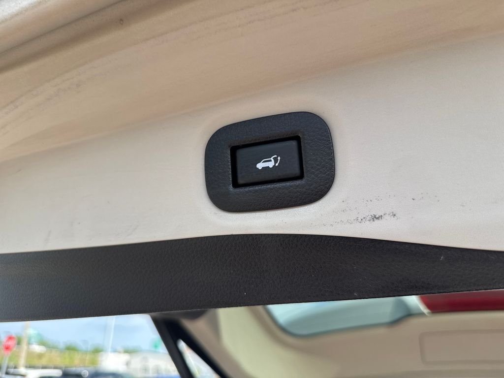 Used 2018 Silver Nissan SV image 8