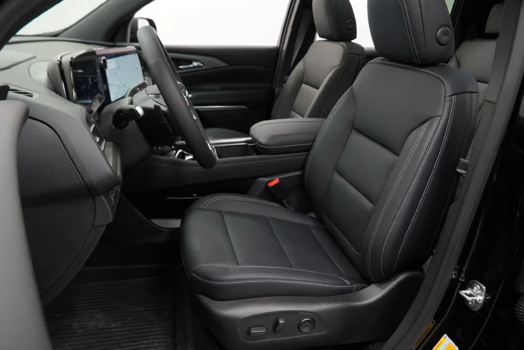 New 2027 Mosaic Black Metallic Chevrolet LT image 4