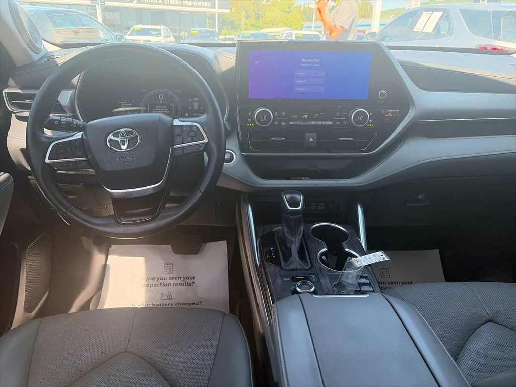 Used 2025 Black Toyota Platinum image 16