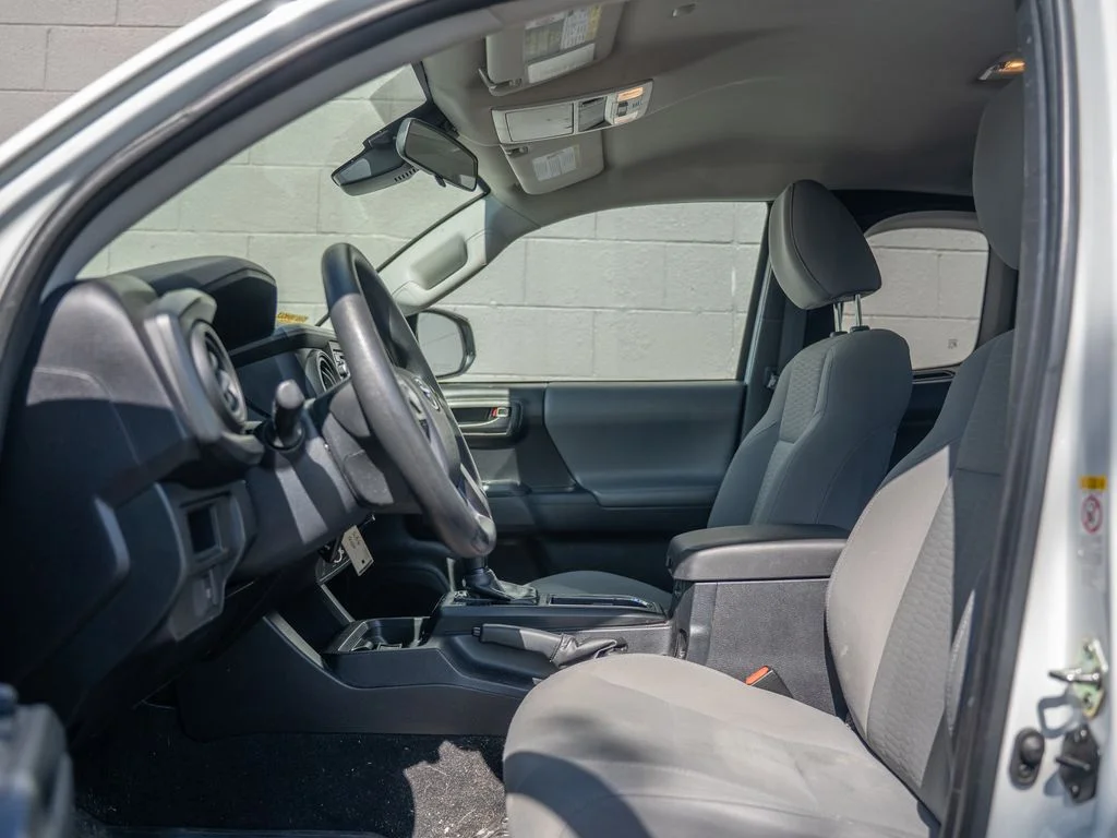 Used 2019 White Toyota SR image 17