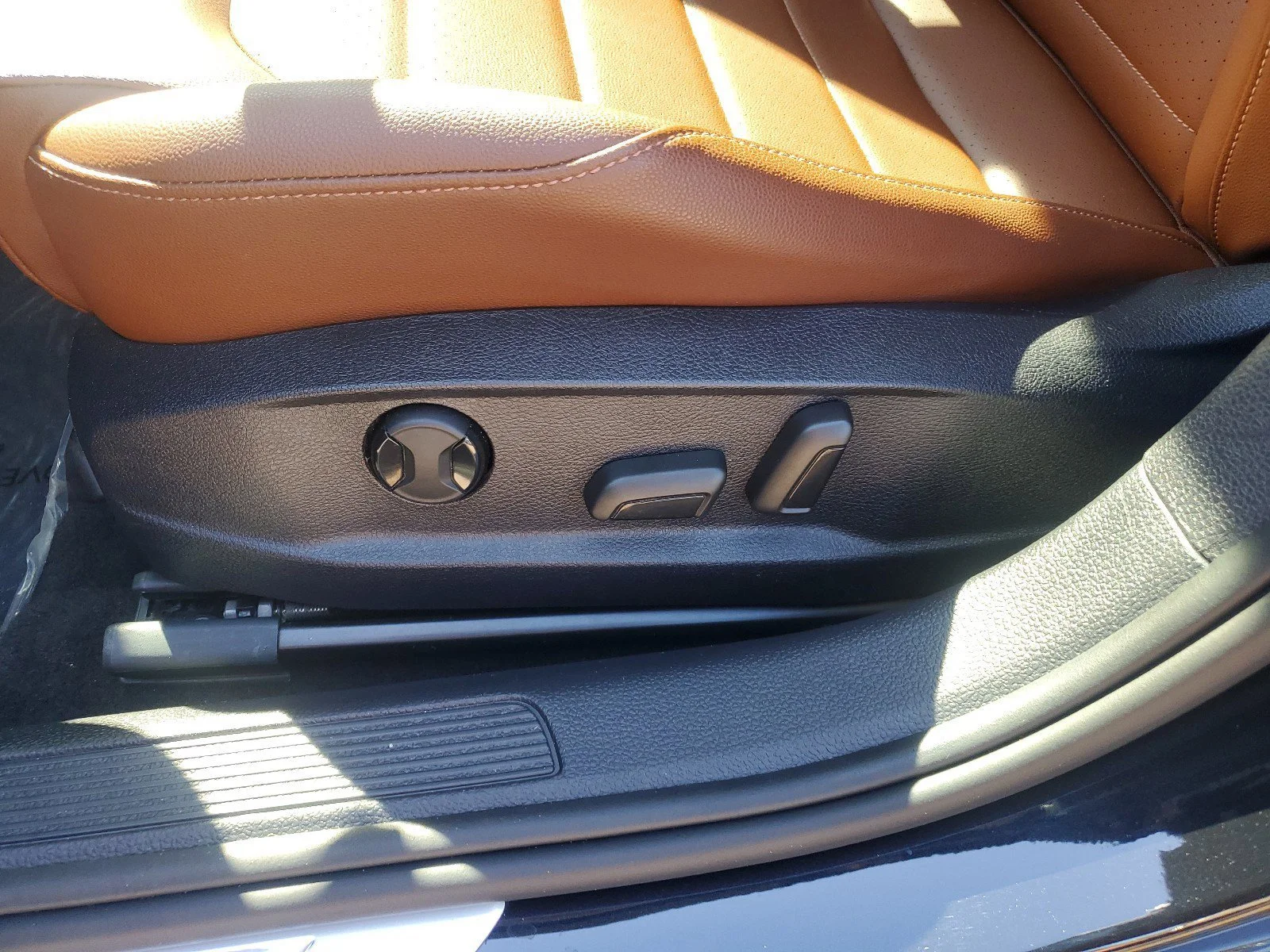 Used 2019  Volkswagen S image 12