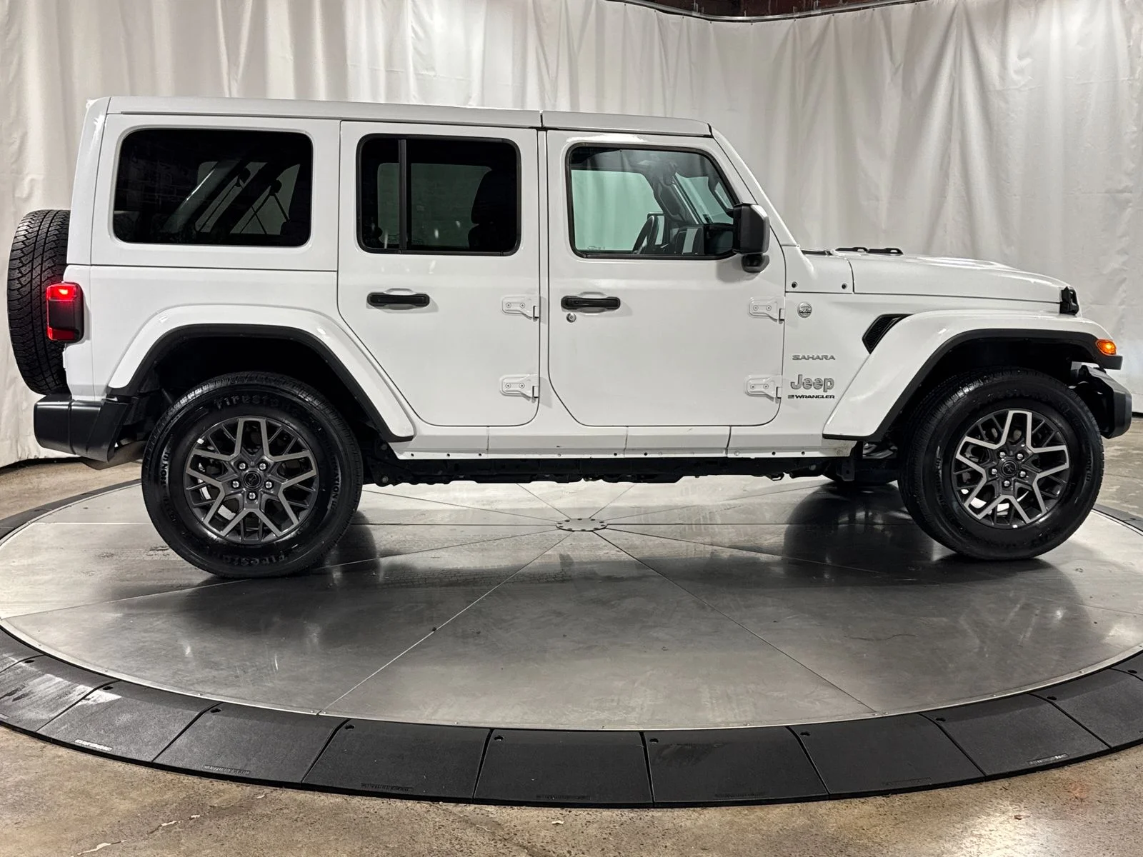 Used 2024 White Jeep Sahara image 6