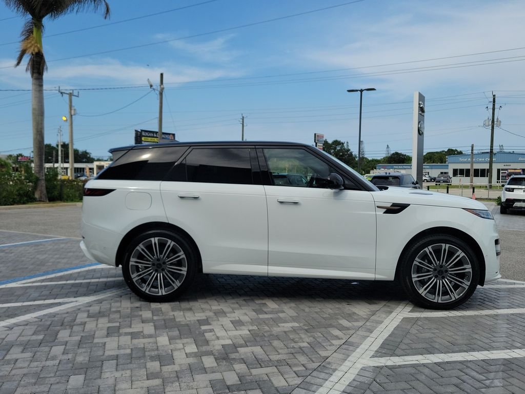 New 2026 Fuji White Land Rover Dynamic SE image 6
