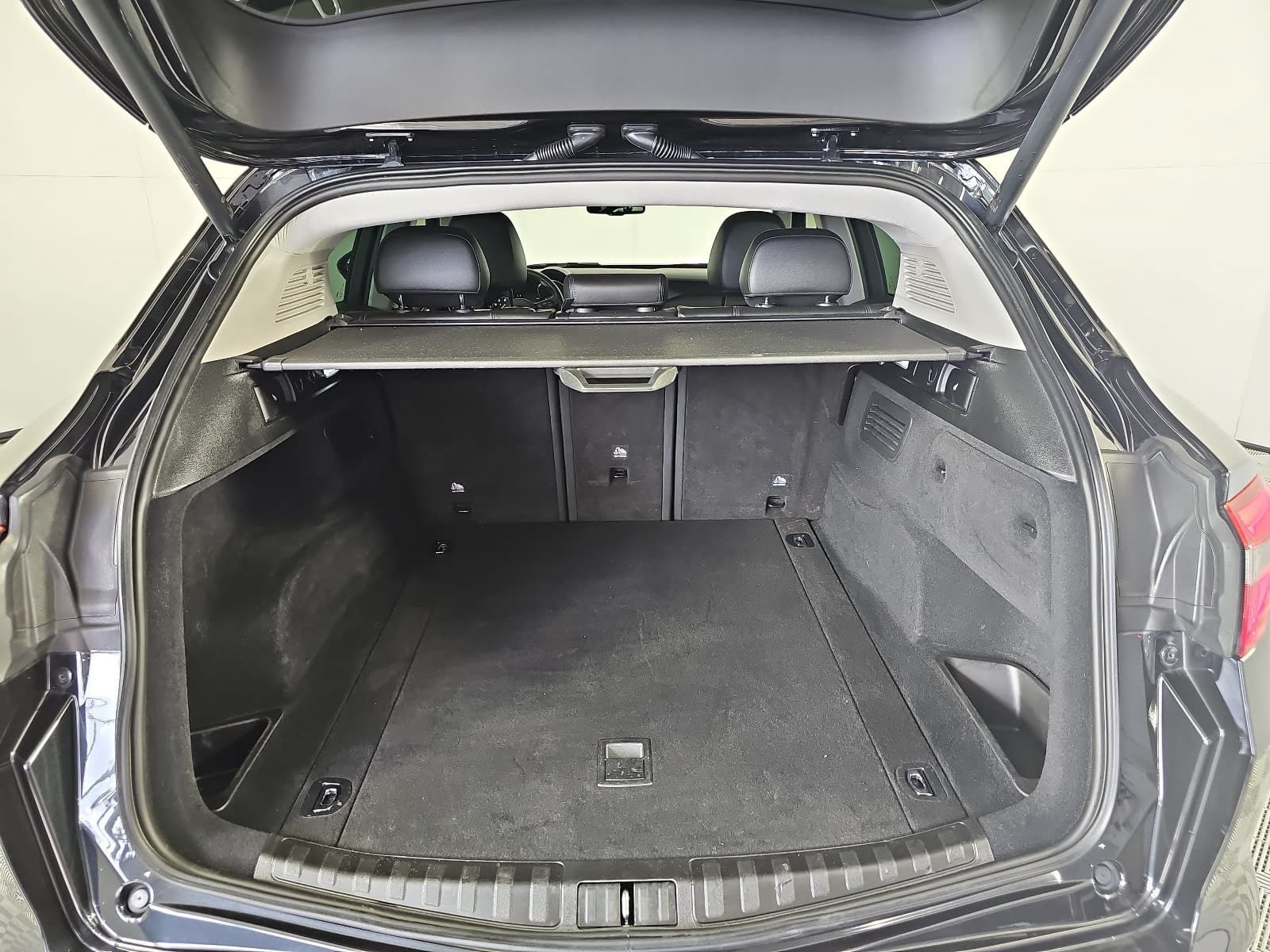 Used 2020 Black Alfa Romeo Base image 12
