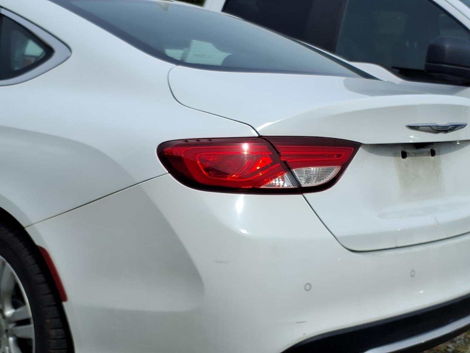 Used 2015 Bright White Clearcoat Chrysler Limited image 13