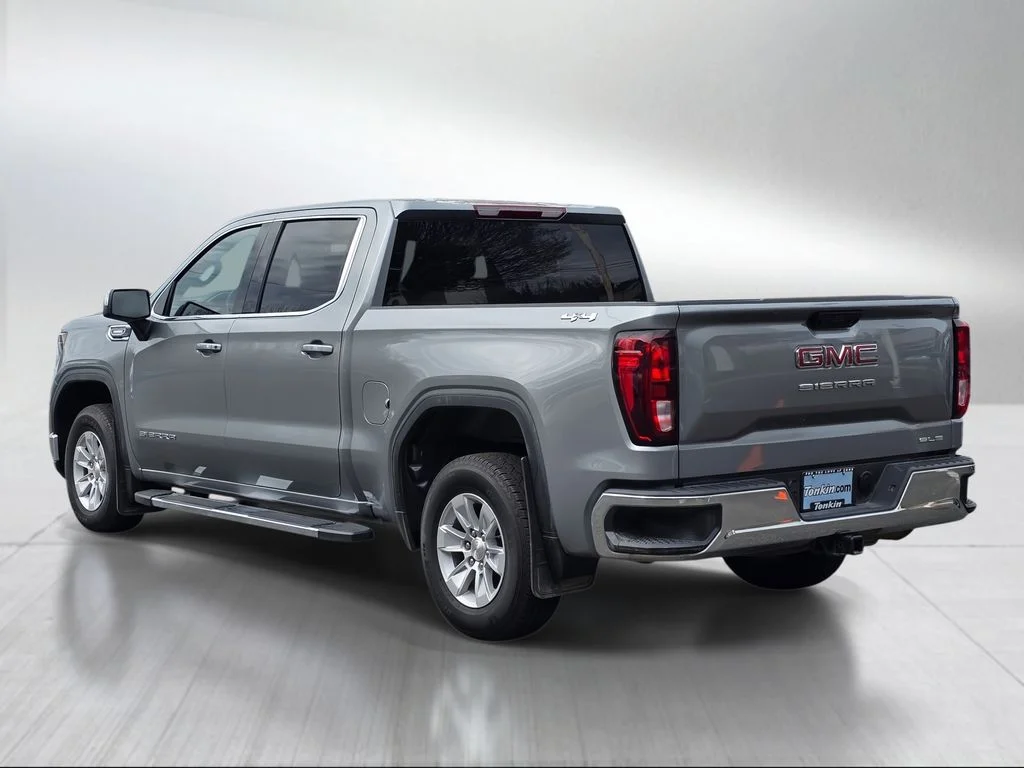 Used 2025 Sterling Metallic GMC SLE image 5