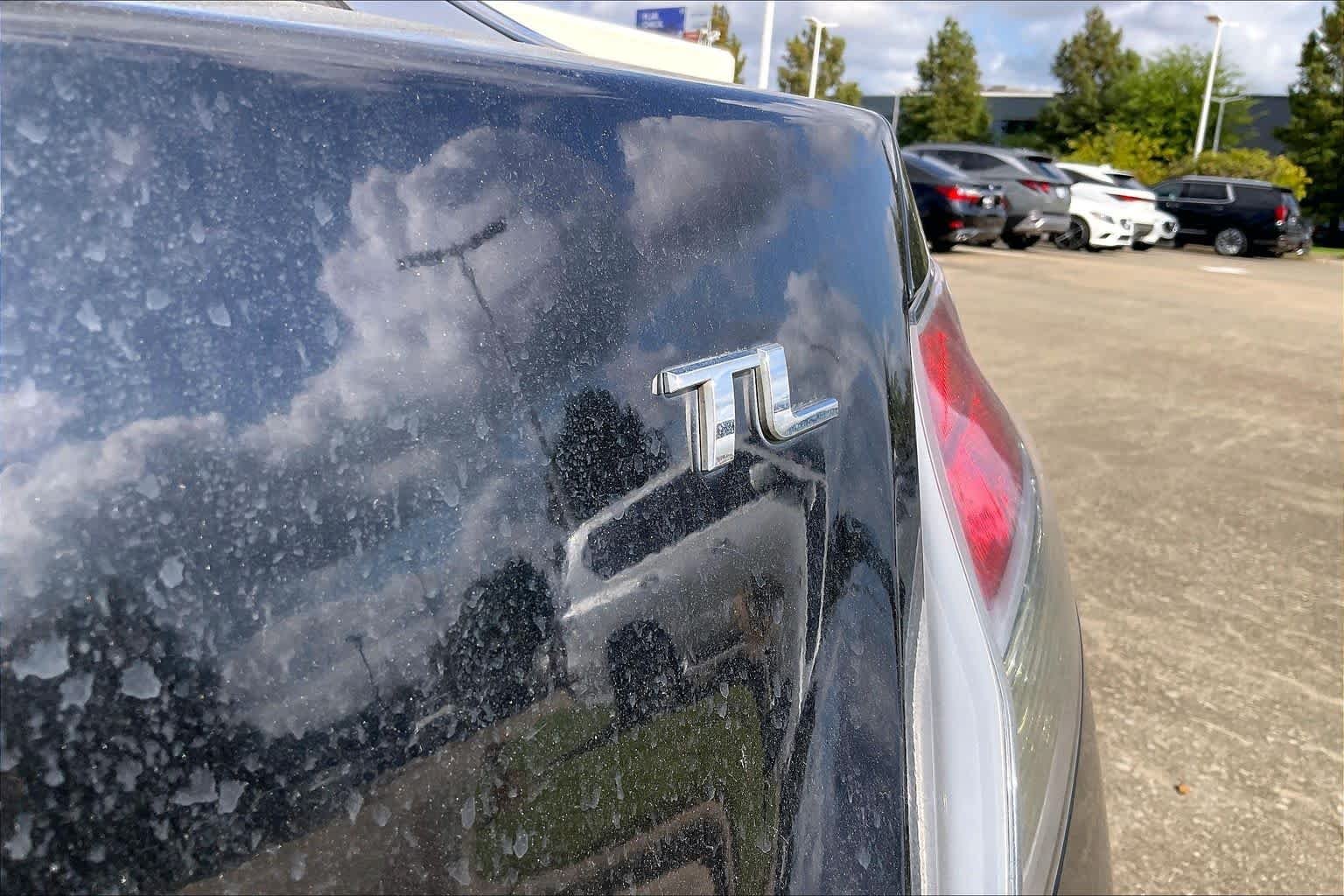 Used 2010 Crystal Black Pearl Acura  image 27