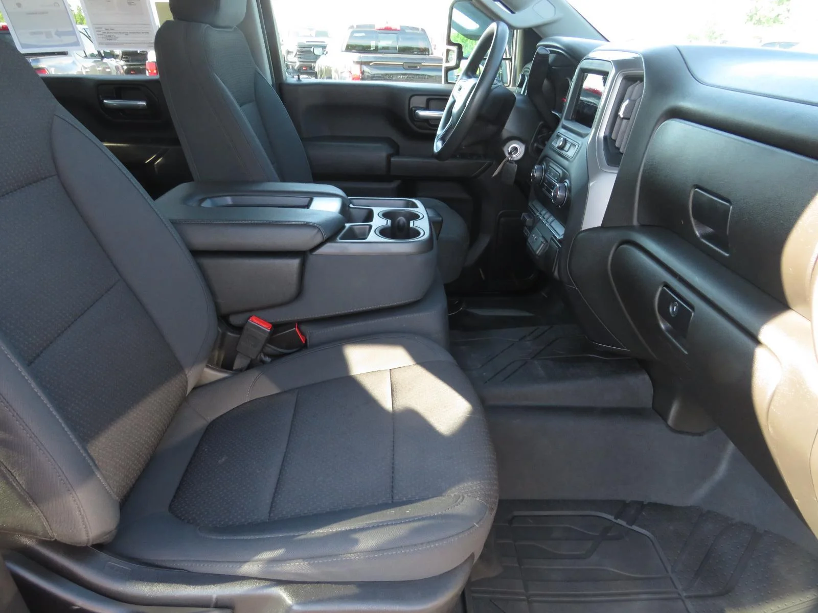 Used 2021 Silver Ice Metallic Chevrolet Custom image 26