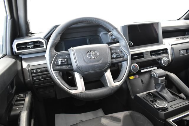 Used 2025 White Toyota SR5 image 14