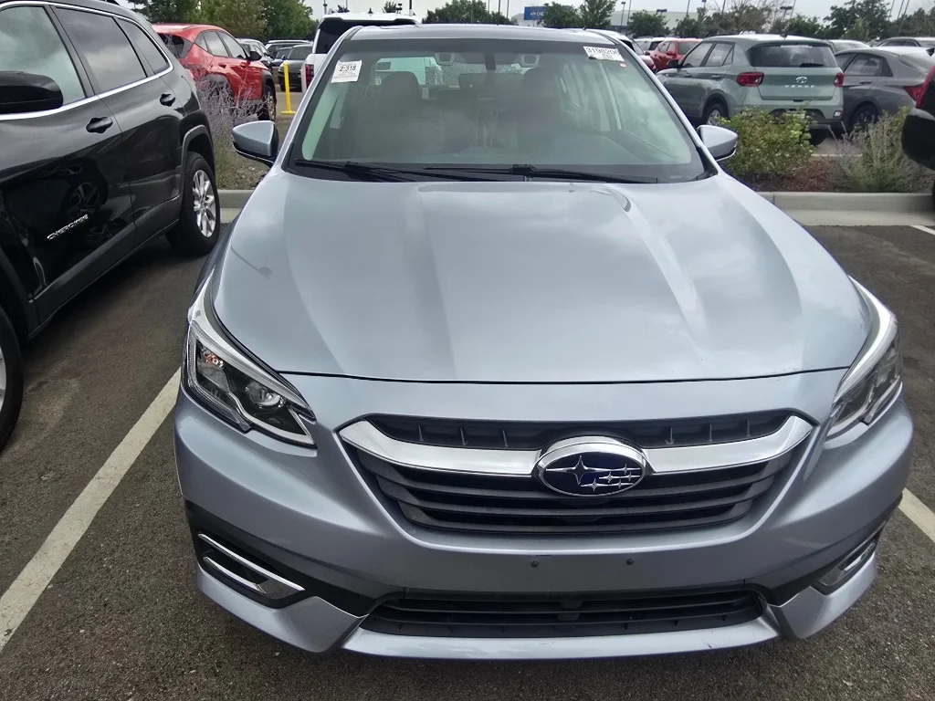 Used 2022 Ice Silver Metallic Subaru Limited image 7