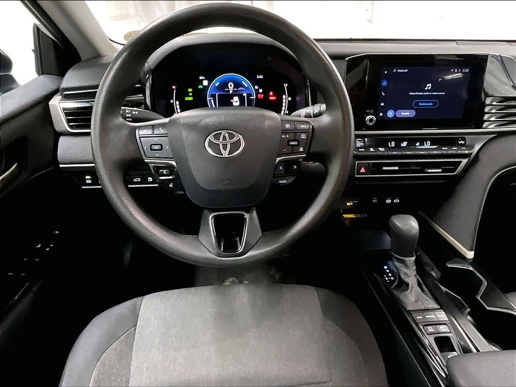 Used 2025 White Toyota LE image 16