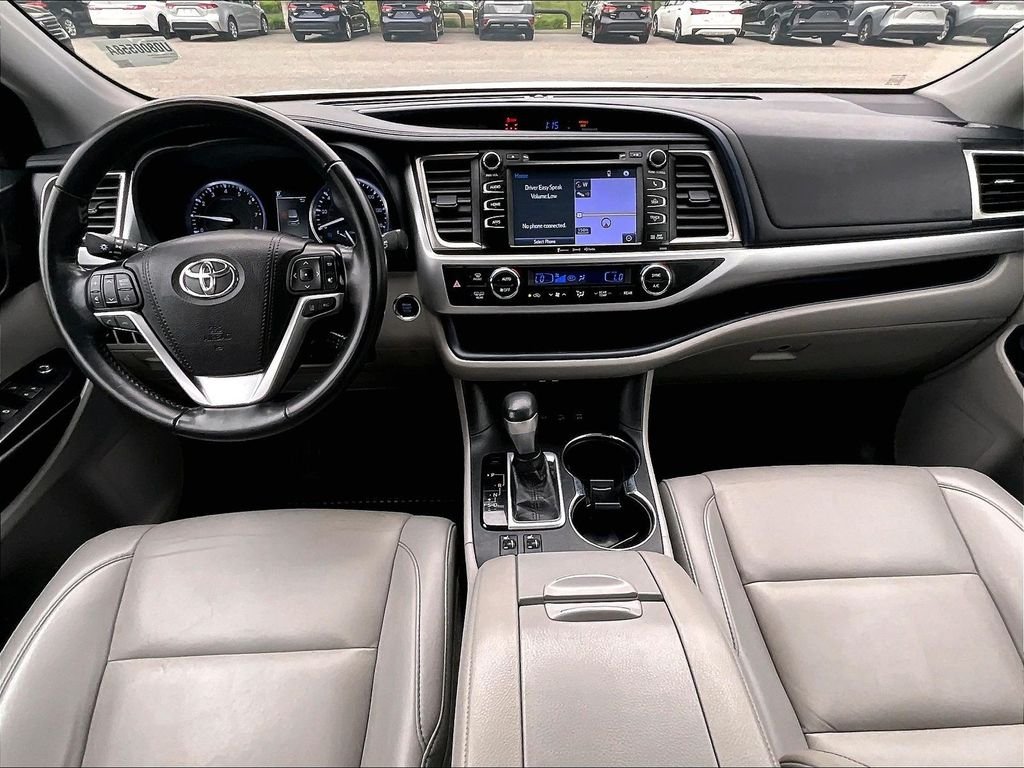 Used 2019 White Toyota XLE image 22