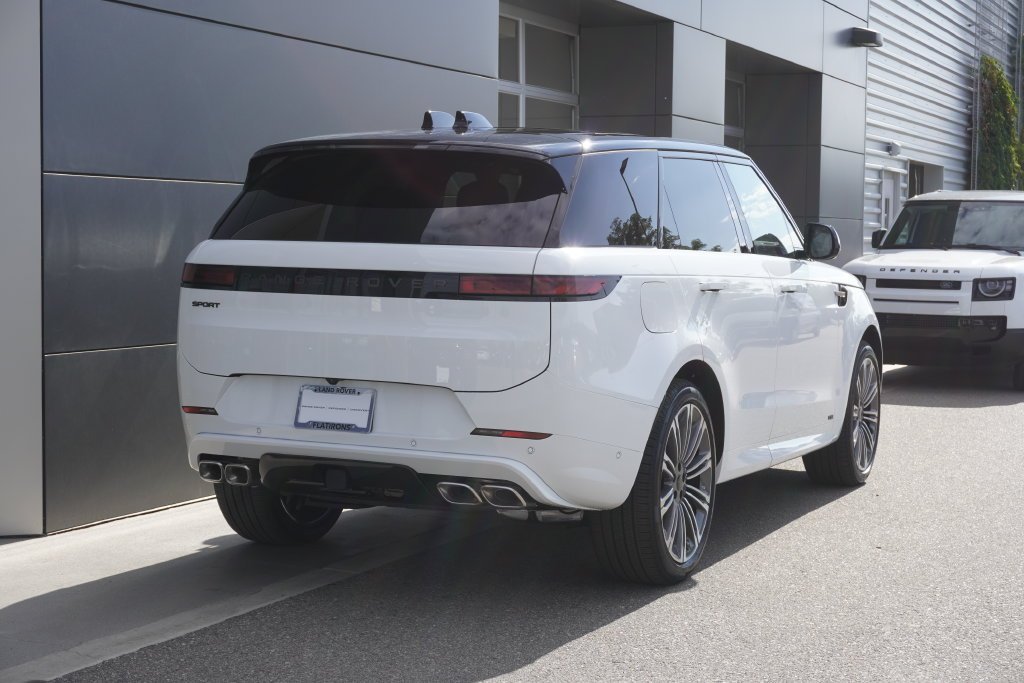 New 2026 Fuji White LAND ROVER Dynamic SE image 2