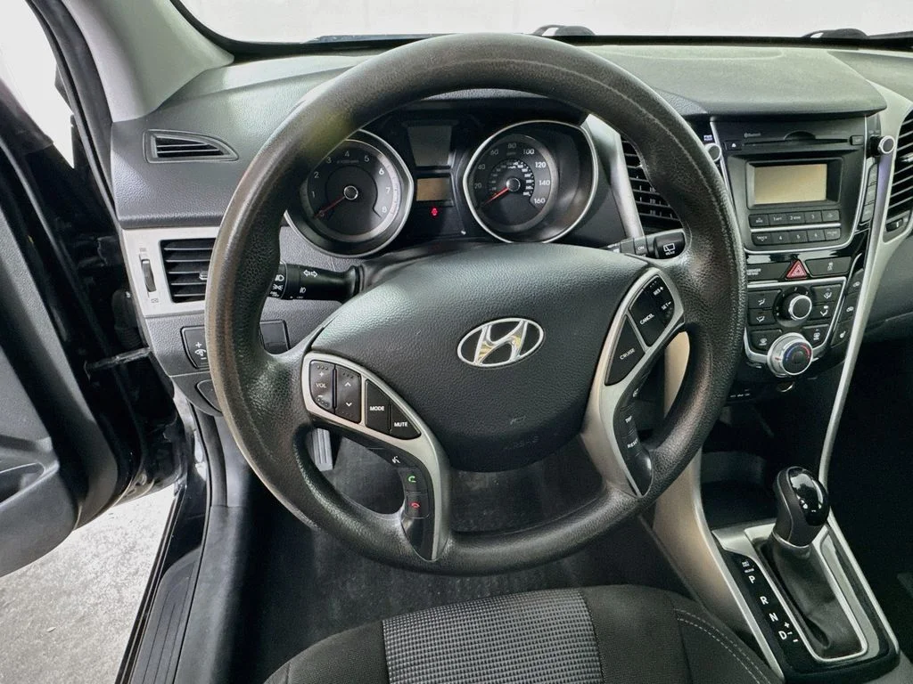 Used 2013 Black Hyundai Base image 11