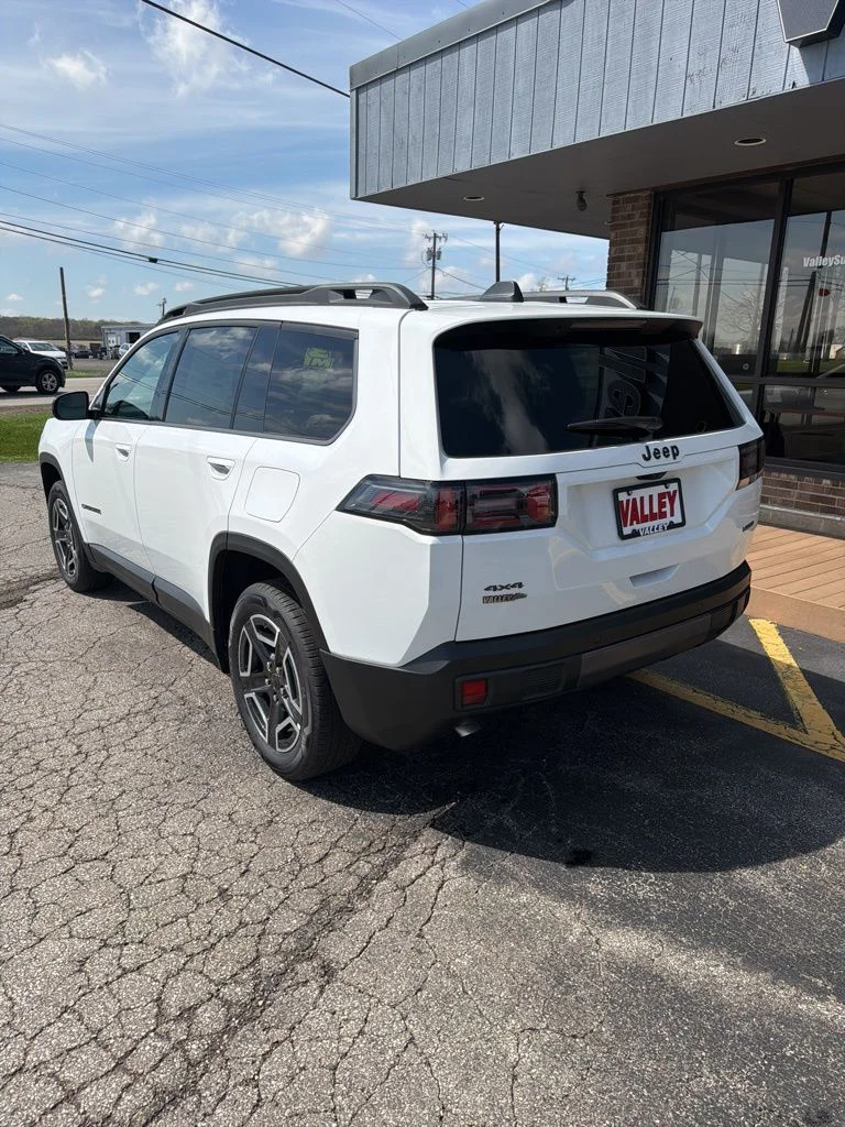 New 2026 Bright White Clear-Coat Exterior Paint Jeep Laredo image 6