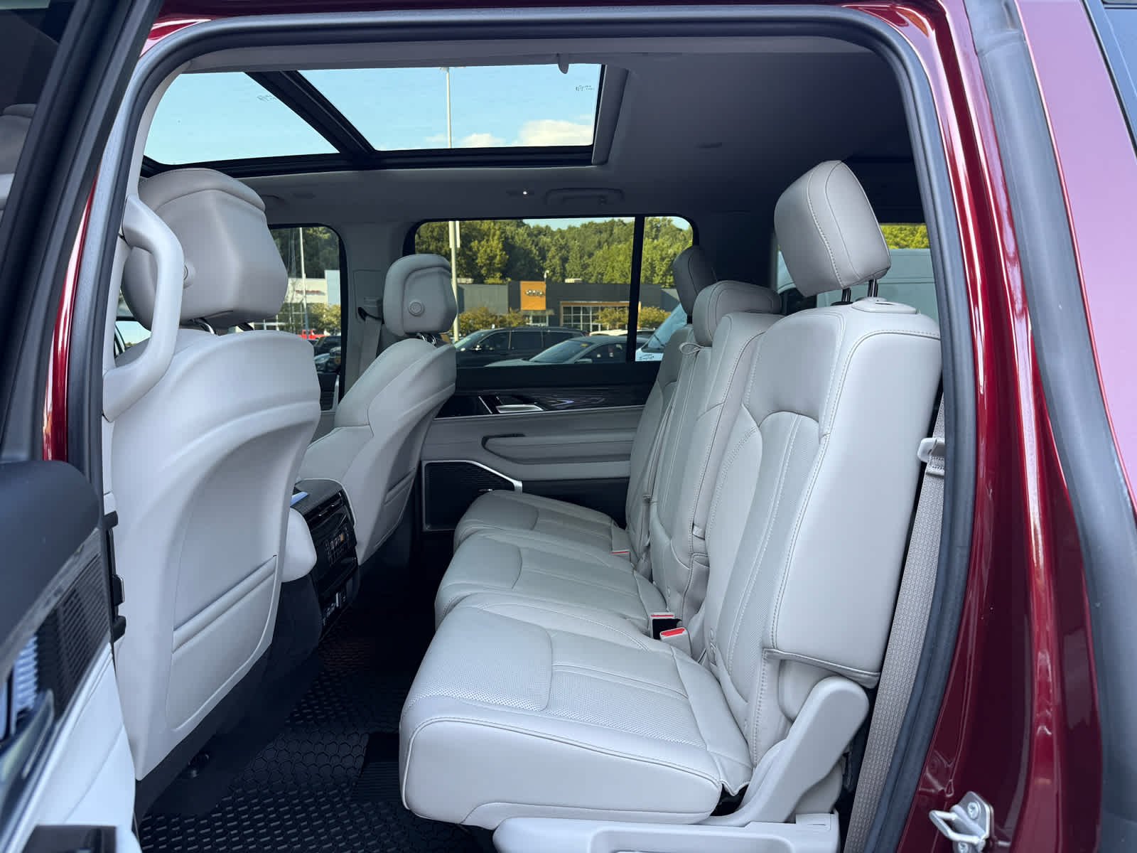 Used 2022 Velvet Red Pearlcoat Jeep Series II image 25