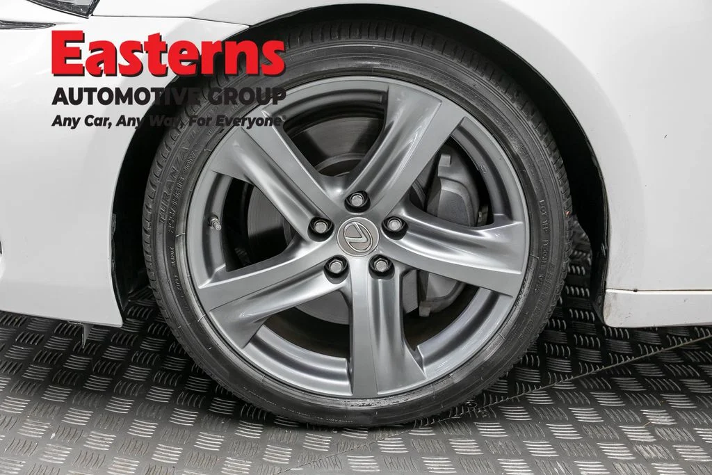 Used 2018 White Lexus 300 image 32
