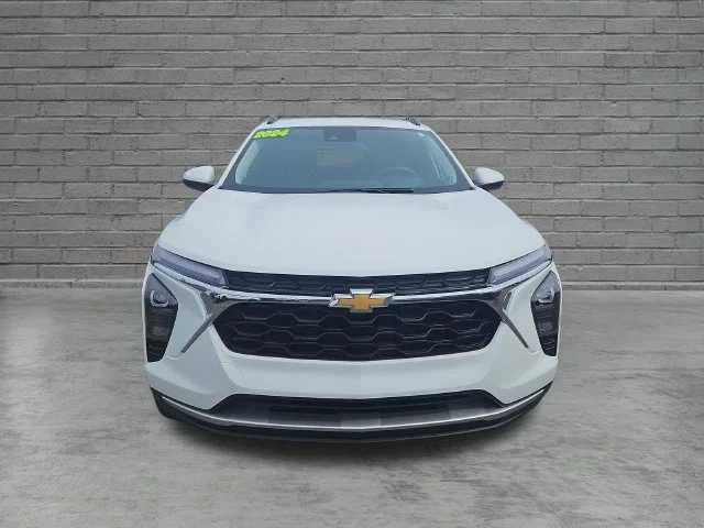 Used 2024 Summit White Chevrolet LT image 9