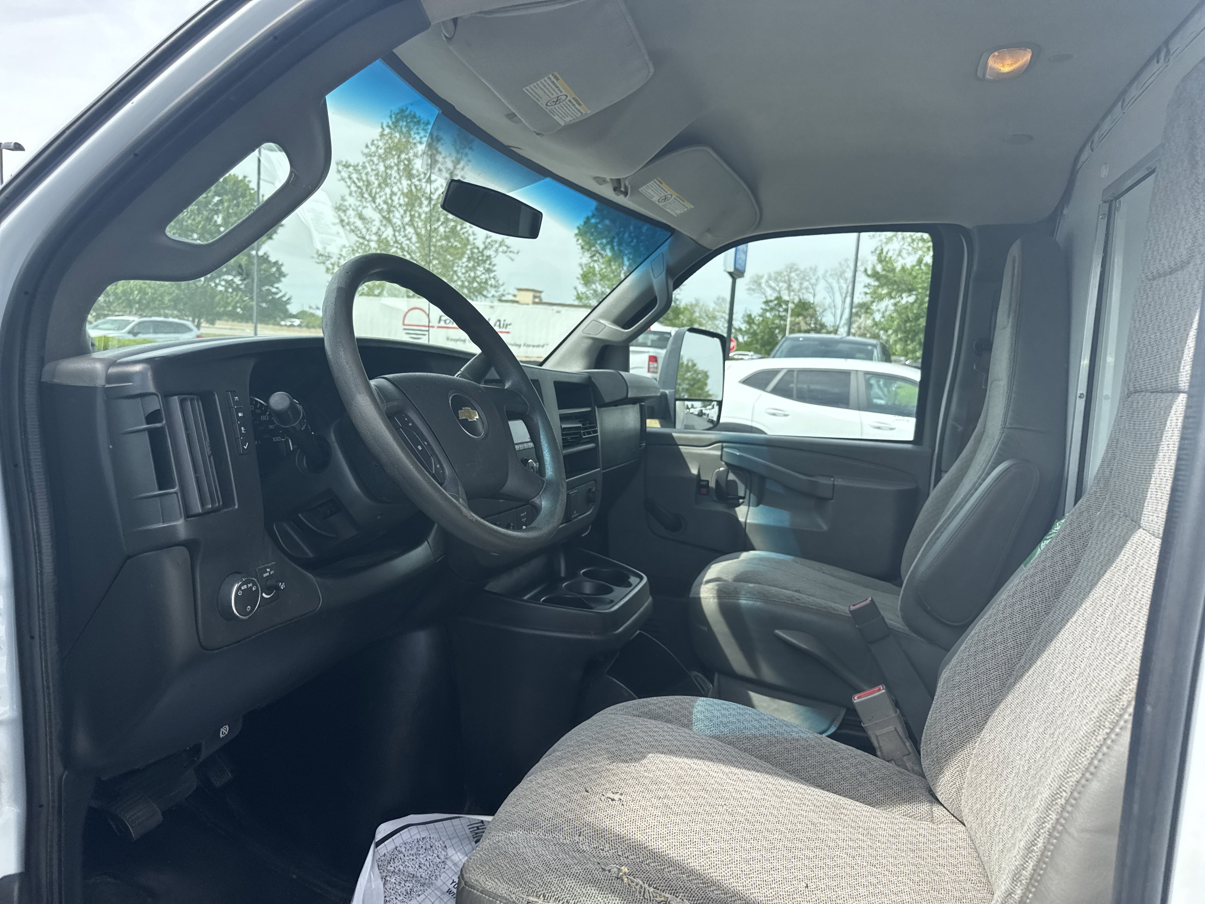 Used 2018 Summit White Chevrolet  image 14