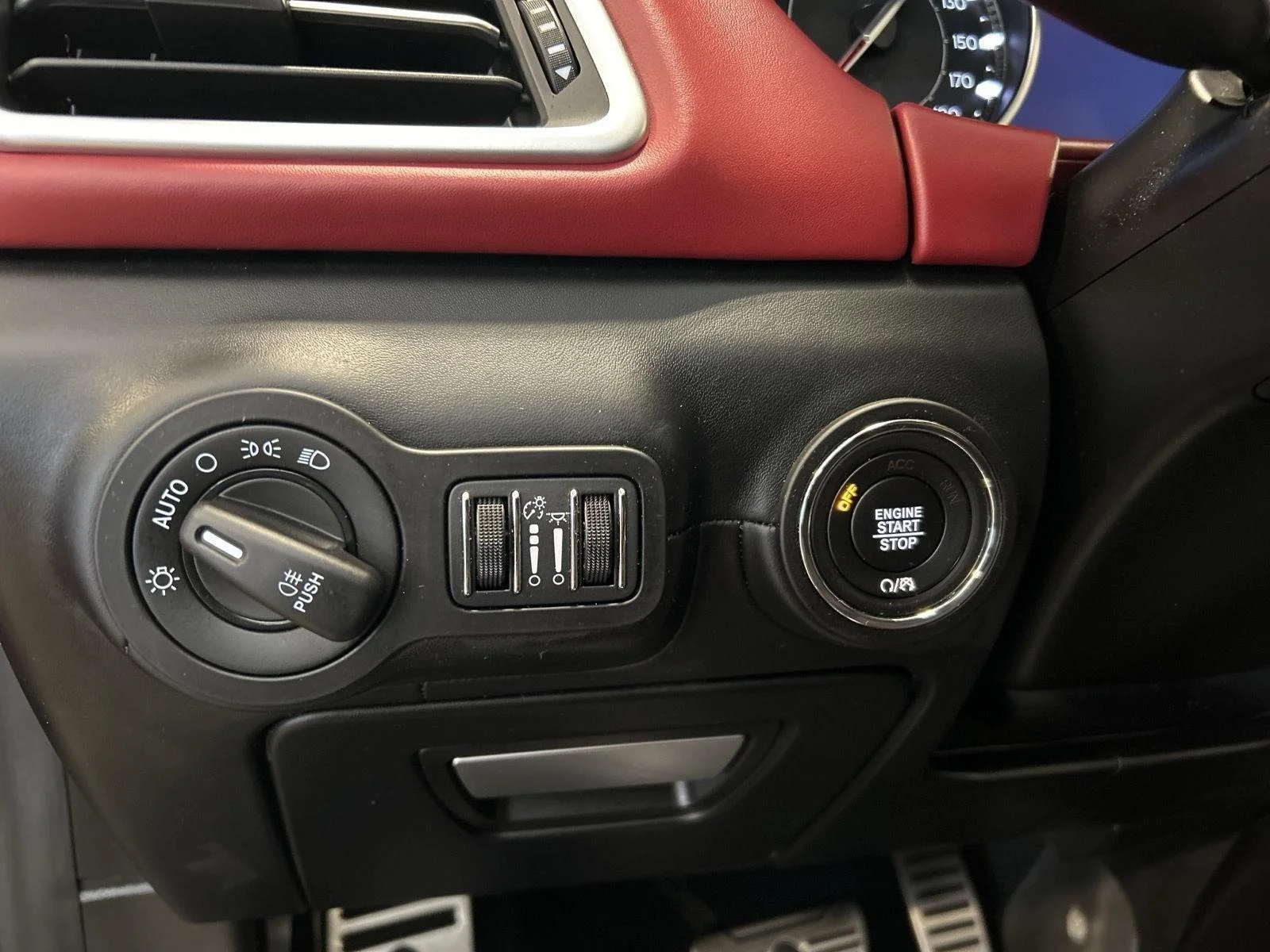 Used 2022 Nero Ribelle Metallic Maserati Modena Q4 image 17
