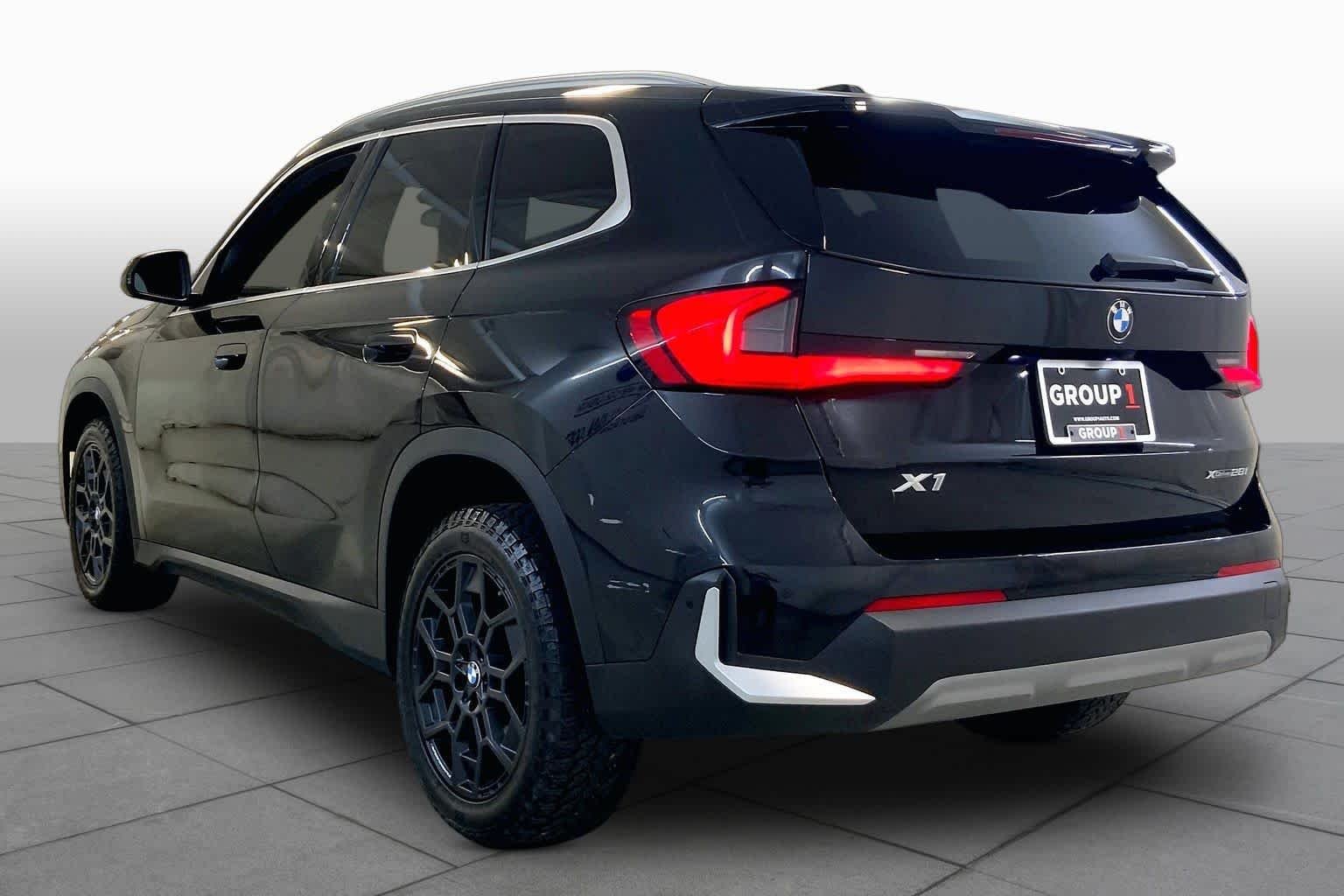 Used 2023 Black Sapphire Metallic BMW xDrive28i image 11