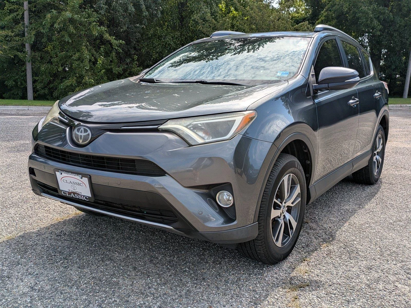 Used 2018 Magnetic Gray Metallic Toyota XLE image 8