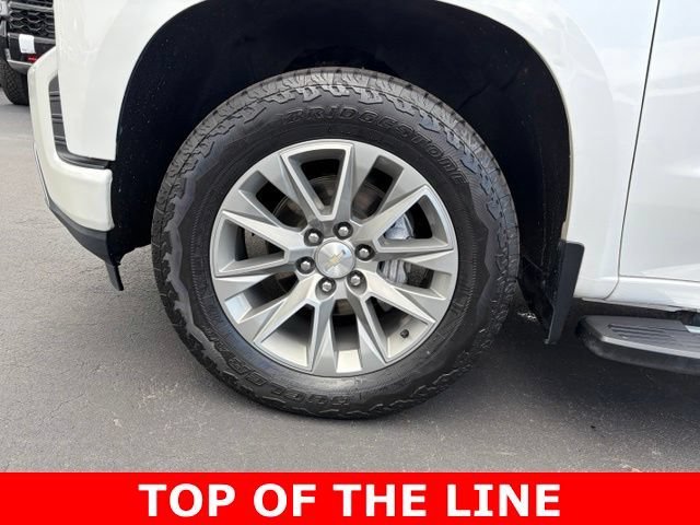 Used 2022 Iridescent Pearl Tricoat Chevrolet High Country image 9