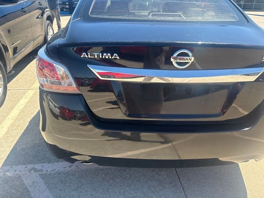 Used 2015 Super Black Clearcoat Nissan 2.5 SV image 7