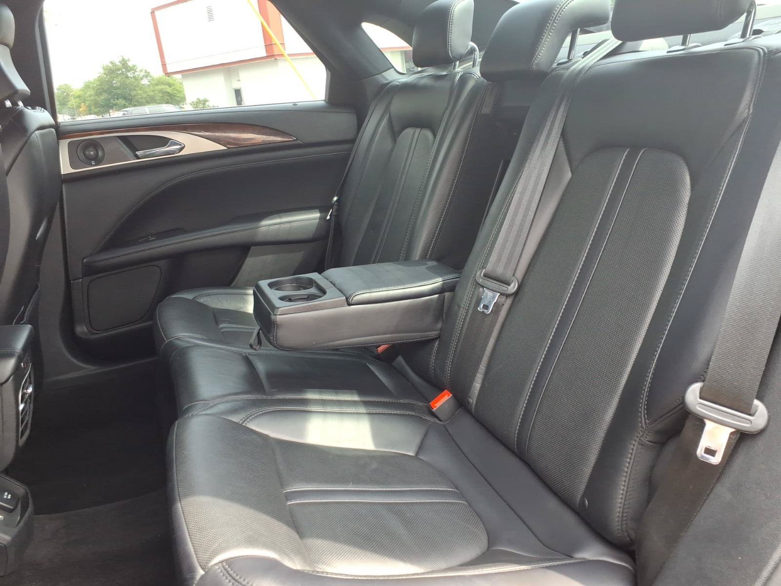 Used 2019 Infinite Black Metallic Lincoln Reserve II image 7