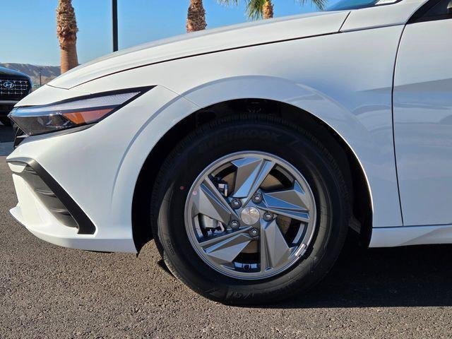 New 2026 White Hyundai SE image 35