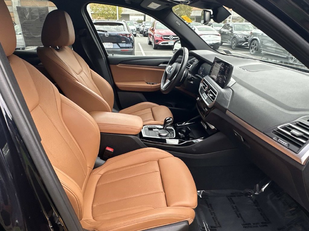 Used 2024 Carbon Black Metallic BMW xDrive30i image 11