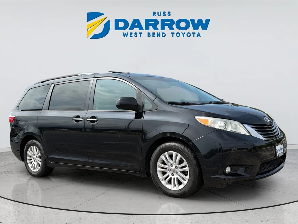 Used 2016 Black Toyota XLE image 7