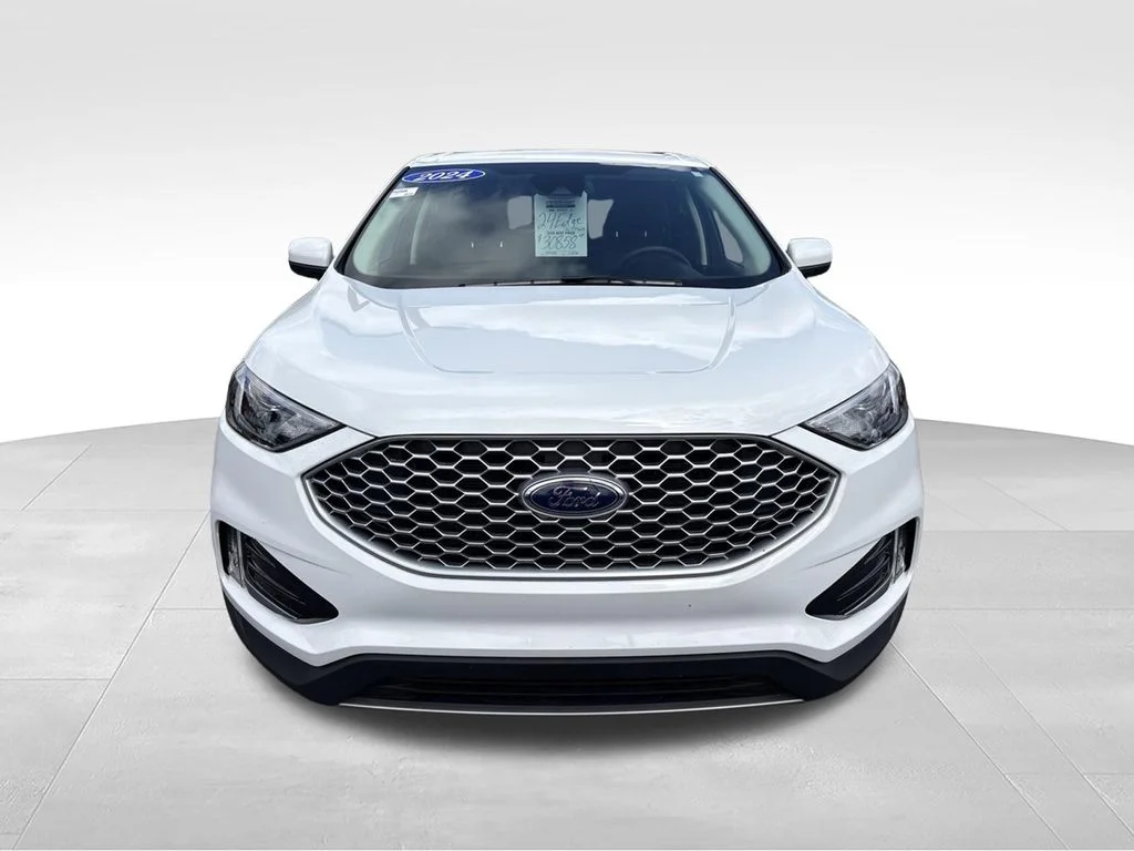 Used 2024 Oxford White Ford SEL image 9