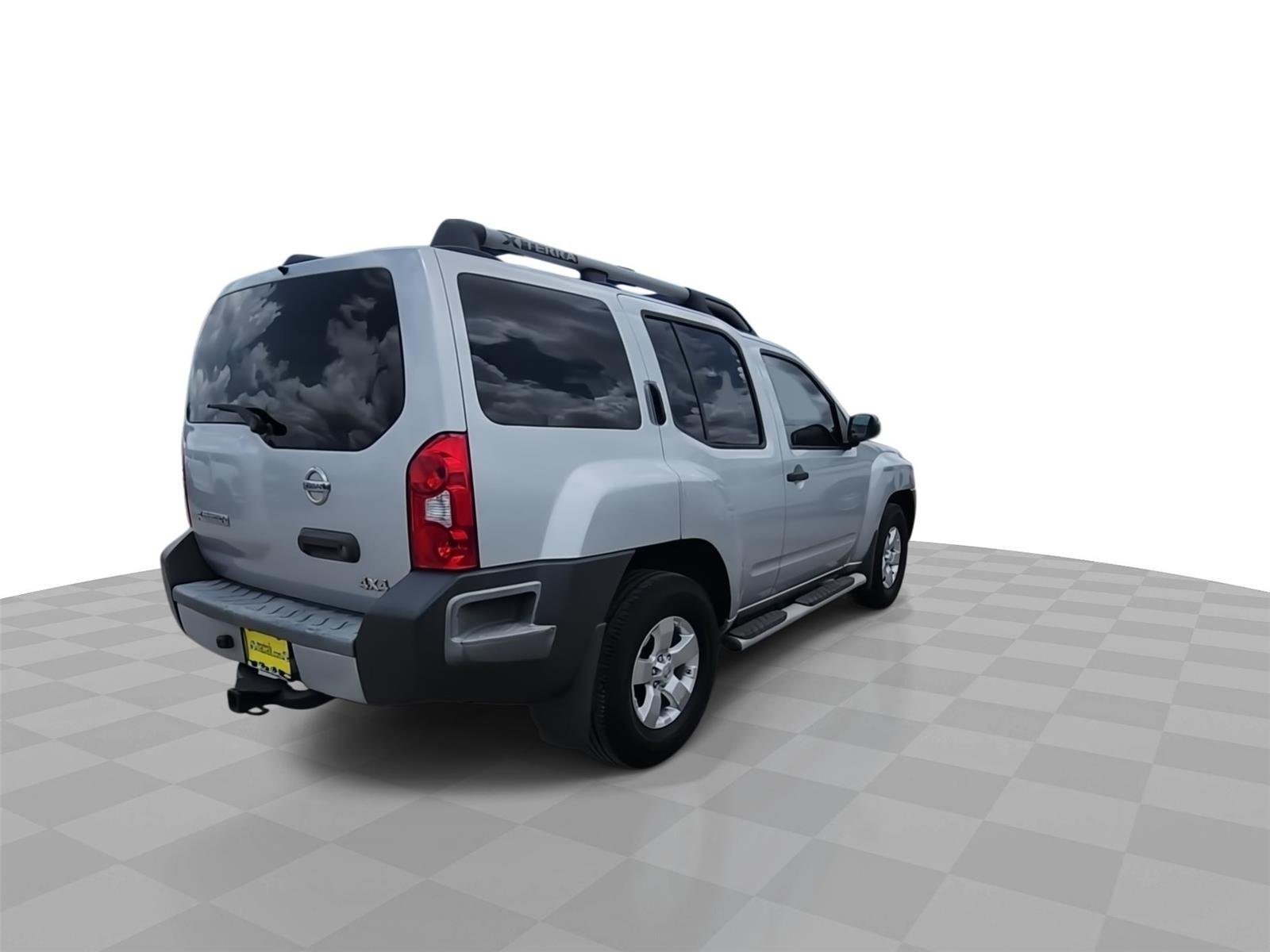 Used 2010 Silver Nissan S image 8