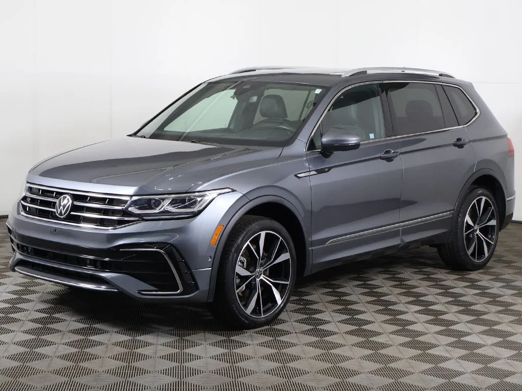 Used 2022 Platinum Gray Metallic Volkswagen 2.0T SEL R-Line image 11