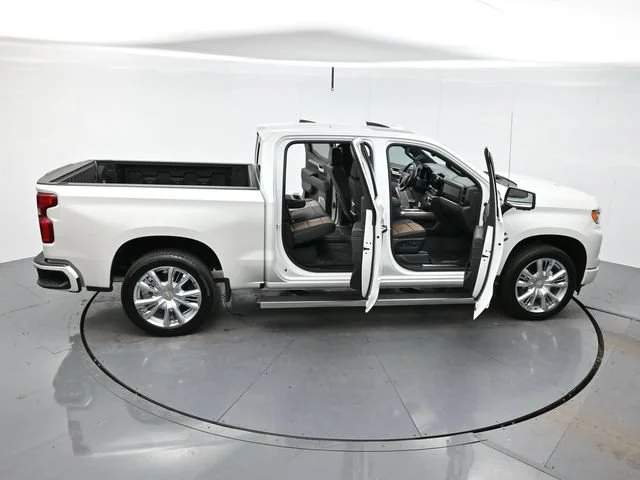 Used 2025 Iridescent Pearl Tricoat Chevrolet High Country image 46