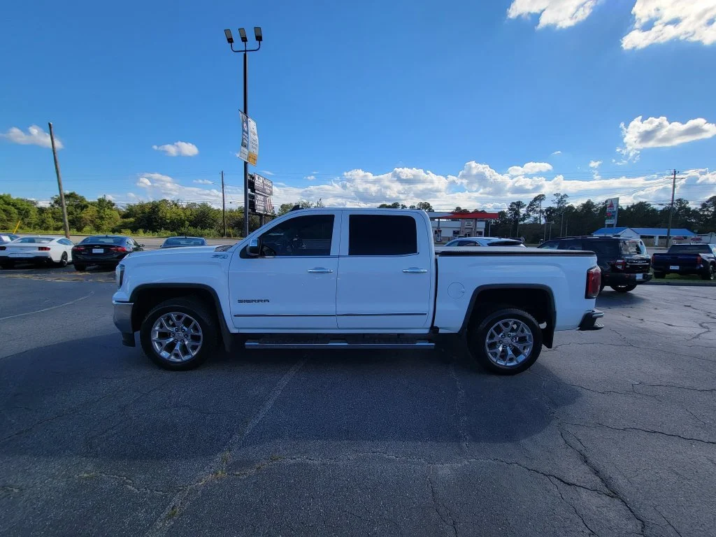 Used 2018 SUMMIT WHITE GMC SLT image 3