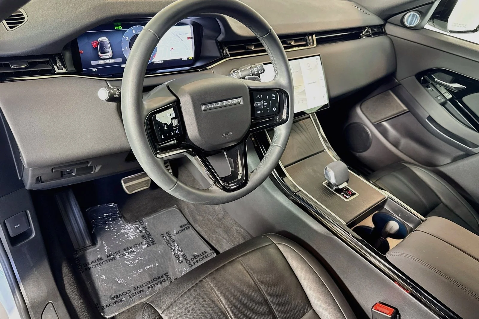 Used 2024 Fuji White Land Rover Dynamic SE image 9
