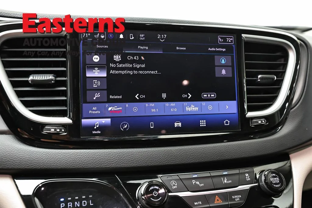 Used 2024 White Chrysler Touring L image 19