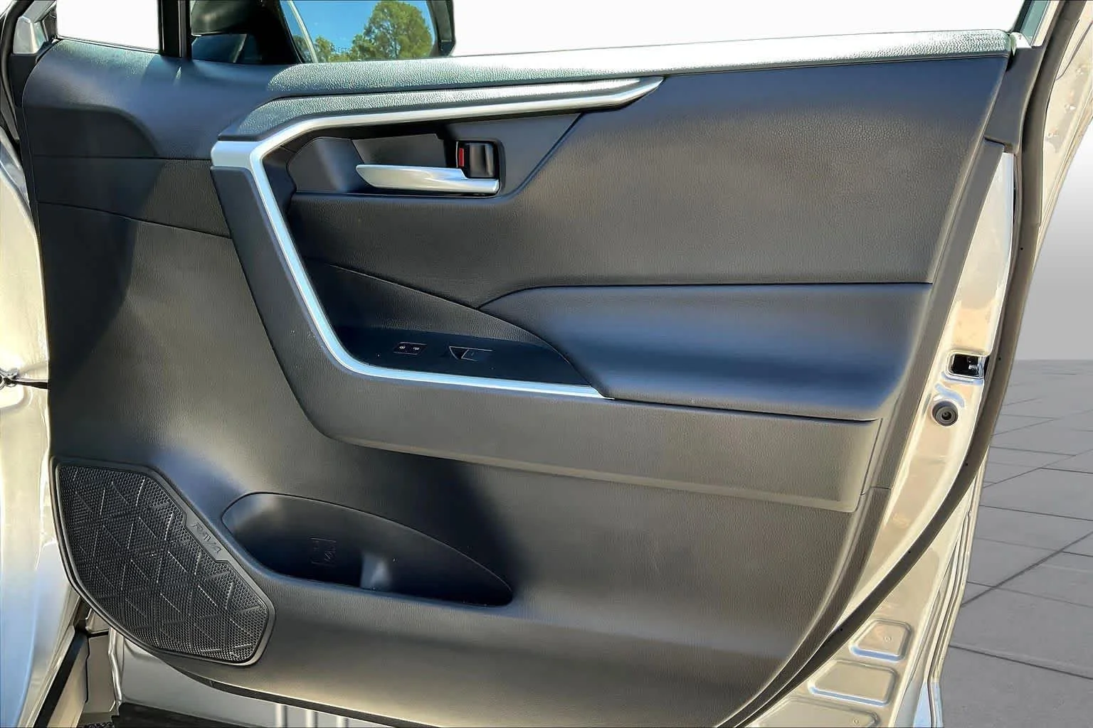 Used 2025 Silver Sky Metallic Toyota XLE image 22