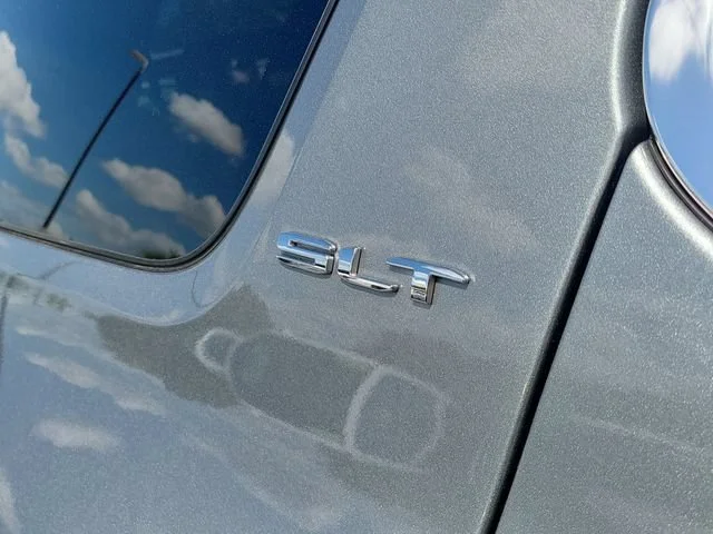 Used 2023 Sterling Metallic GMC SLT image 4