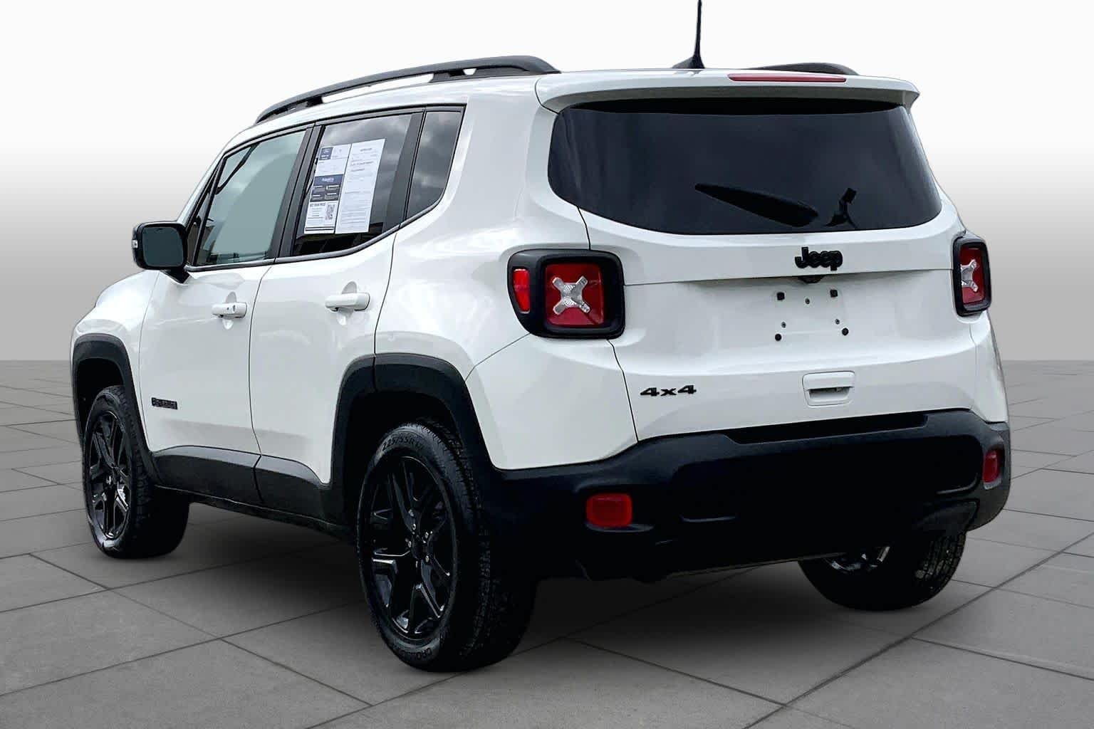 Used 2023 Alpine White Clearcoat Jeep Altitude image 12