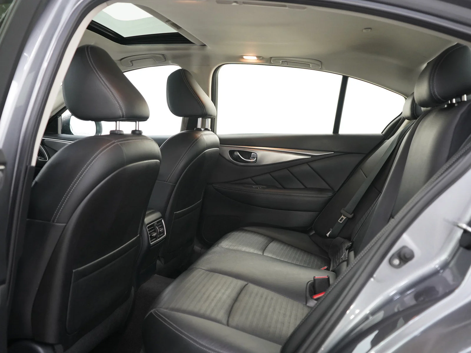 Used 2020 Graphite Shadow INFINITI Sport image 16
