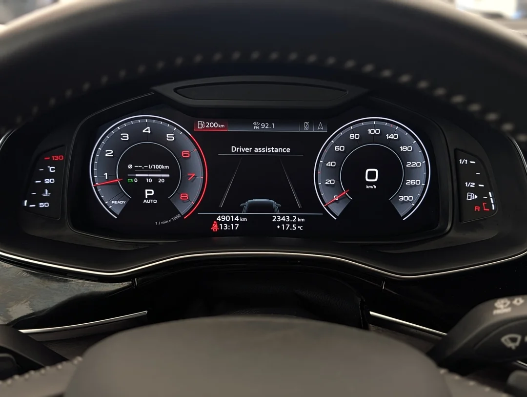 Used 2019  Audi Technik - S-Line - Leather - Sunroof - HUD - Healed/Ventilated Seats image 18